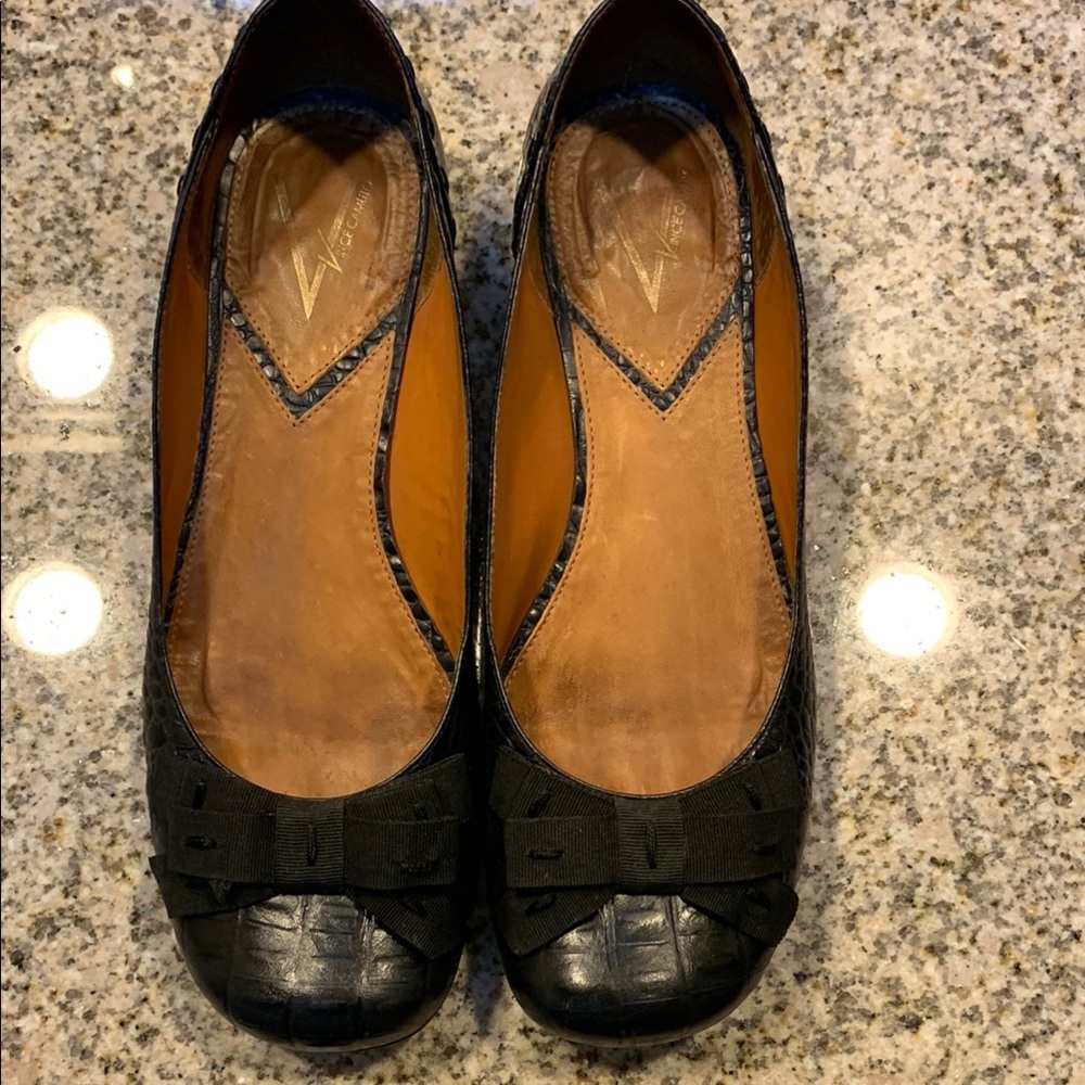 Vince Camuto Black Flats Timeless Design